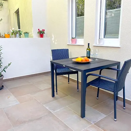 Tena With Private Parking