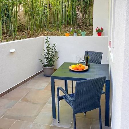 Apartment Tena With Private Parking Pula