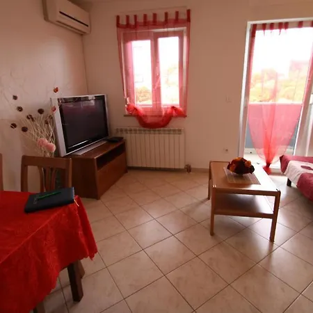 Tena With Private Parking * Pula