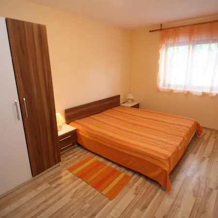 Tena With Private Parking * Pula