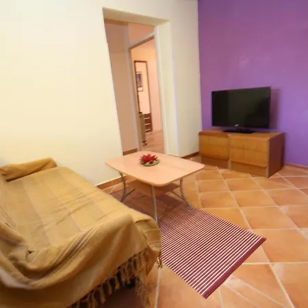 Tena With Private Parking Pula