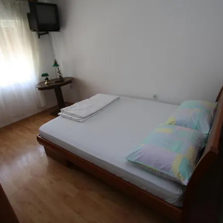 Tena With Private Parking