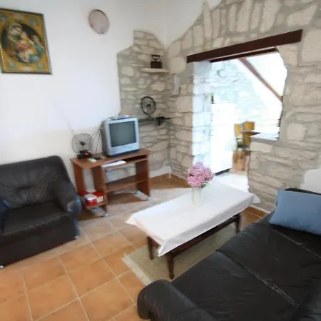 Tena With Private Parking Pula