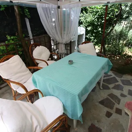 Tena With Private Parking