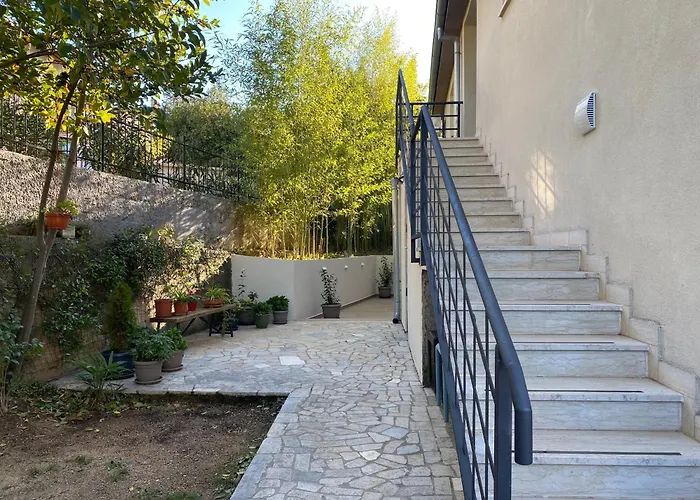 Tena With Private Parking דירה פולה