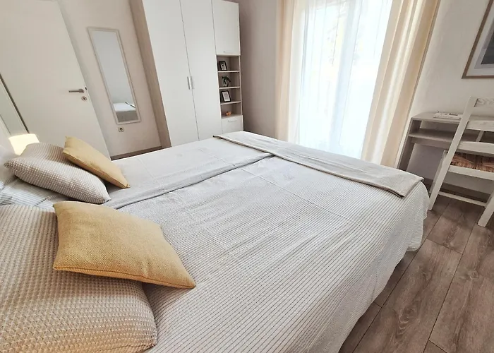 Tena With Private Parking *