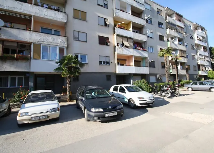 Tena With Private Parking