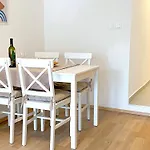 Tena With Private Parking Apartment