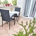 Apartment Tena With Private Parking Pula