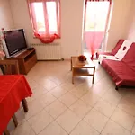 Tena With Private Parking Apartment Pula