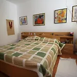 Tena With Private Parking Apartment Pula