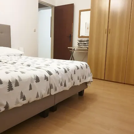 Tena With Private Parking Apartman Pula