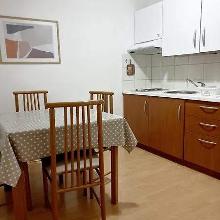Apartman Tena With Private Parking Pula
