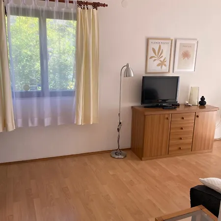 Tena With Private Parking Apartman *