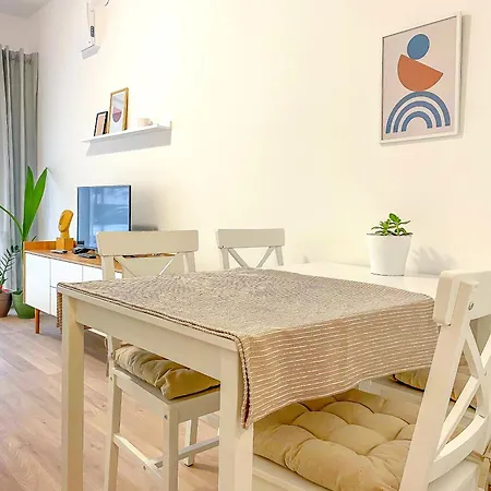 Tena With Private Parking Appartement Pula