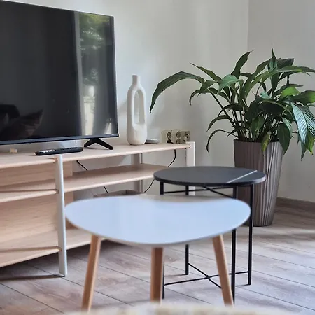 Tena With Private Parking Apartment Pula