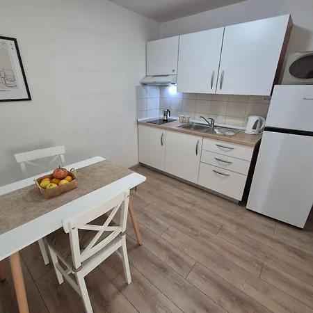 Apartment Tena With Private Parking Pula