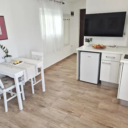 Appartement Tena With Private Parking Pula