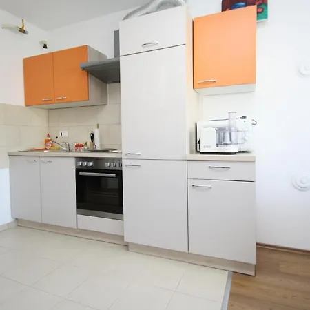 Tena With Private Parking * Pula