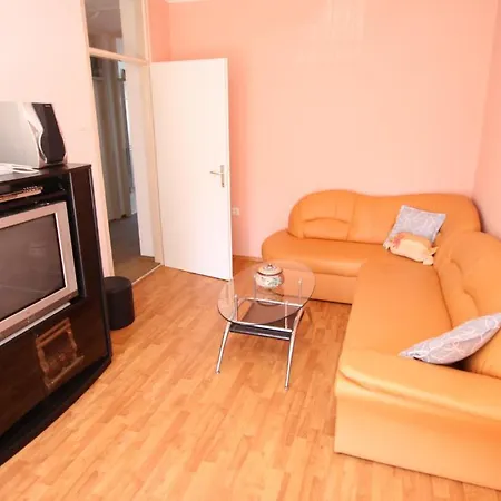 Apartment Tena With Private Parking Pula