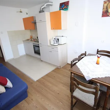 Tena With Private Parking Pula