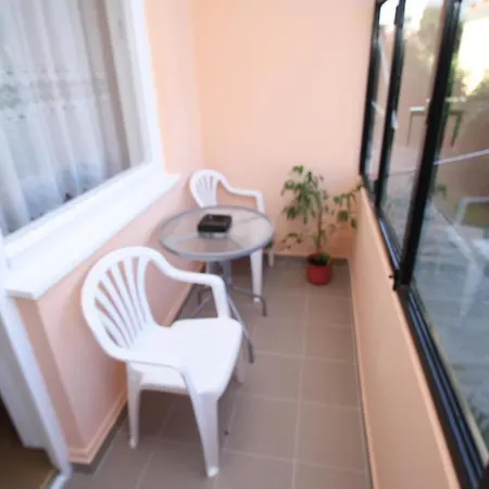 Tena With Private Parking Apartman