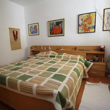 Tena With Private Parking Appartement Pula