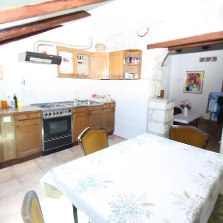 Tena With Private Parking بولا