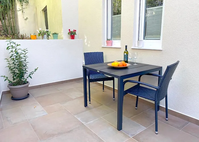 Tena With Private Parking