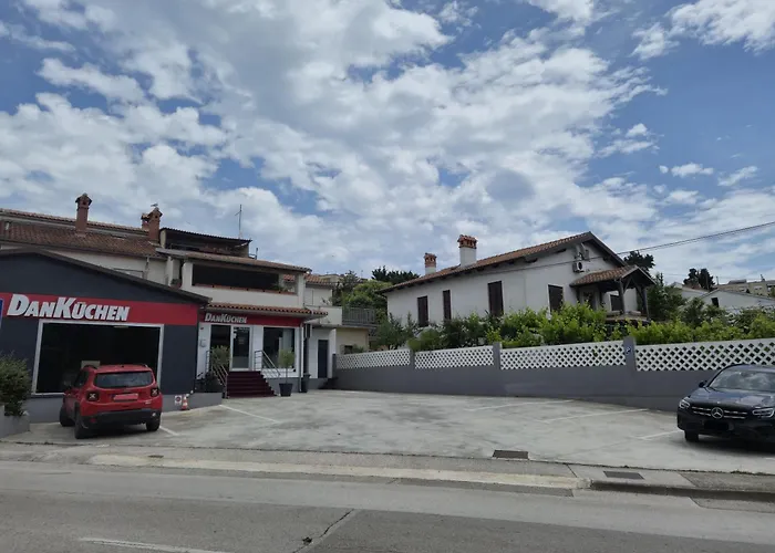 Tena With Private Parking * Pula