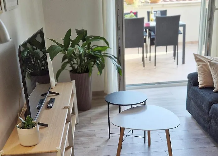 Tena With Private Parking *