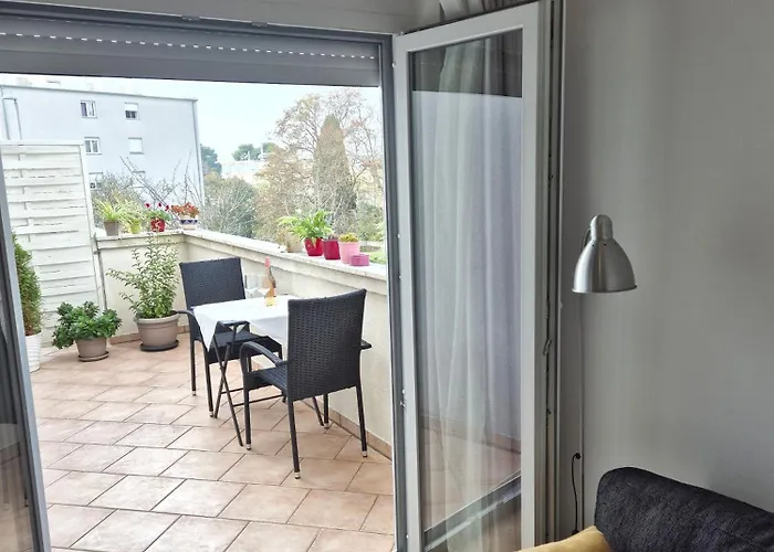 Tena With Private Parking Apartamento Pula