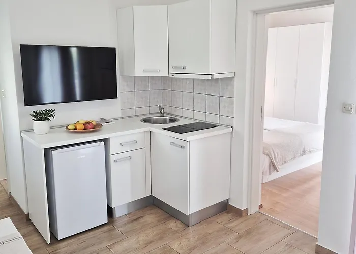 Tena With Private Parking Pula