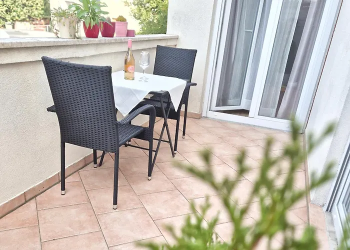 Apartamento Tena With Private Parking Pula