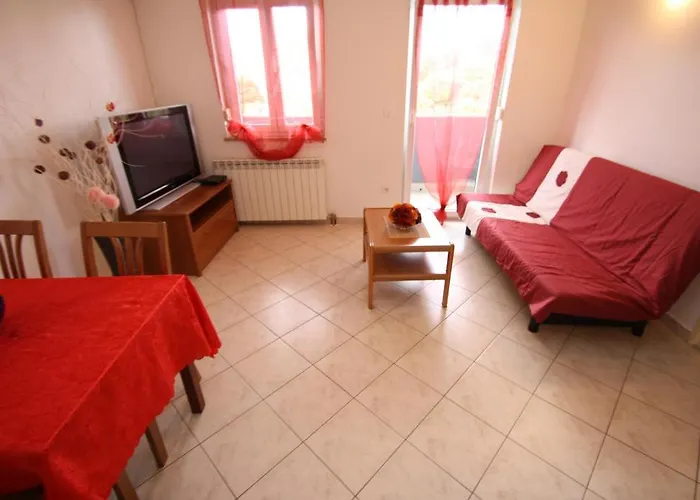 Tena With Private Parking Apartamento Pula