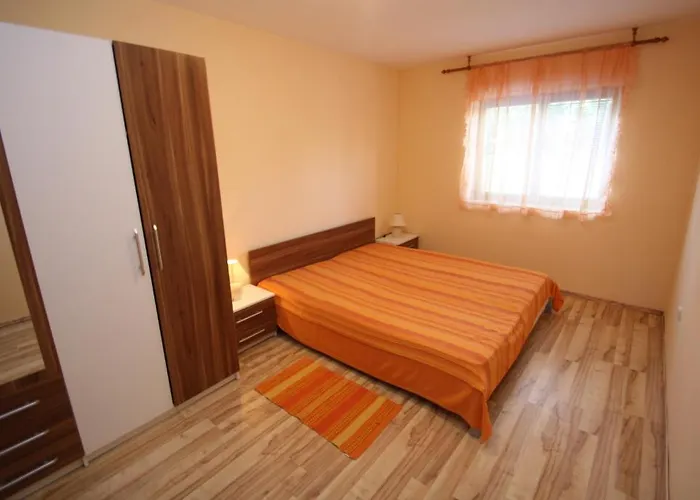 Tena With Private Parking * Pula