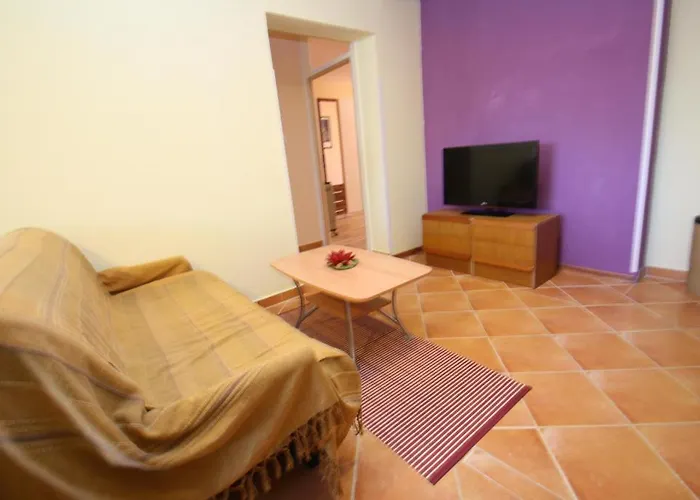 Tena With Private Parking Пула