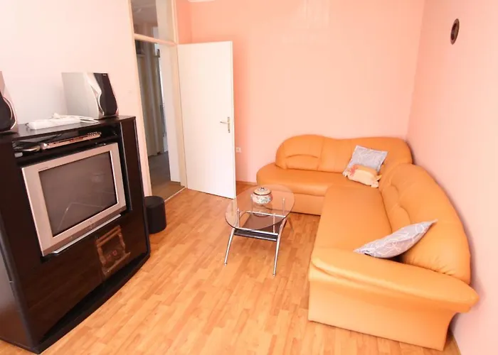 Apartamento Tena With Private Parking Pula