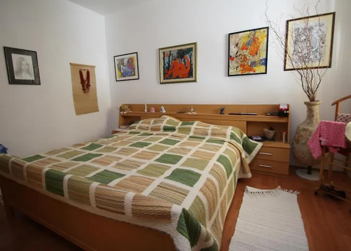 Tena With Private Parking Apartamento Pula