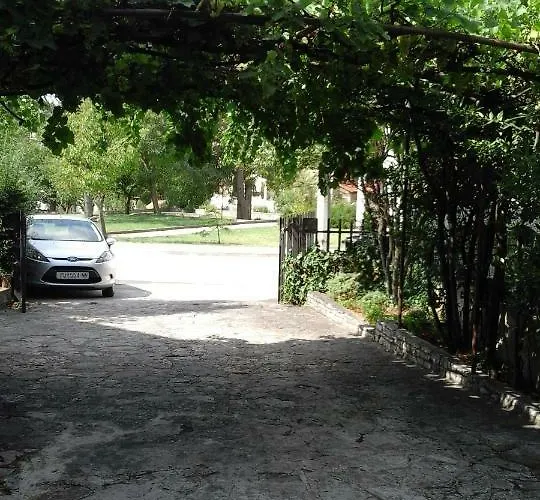 Tena With Private Parking Апартаменти